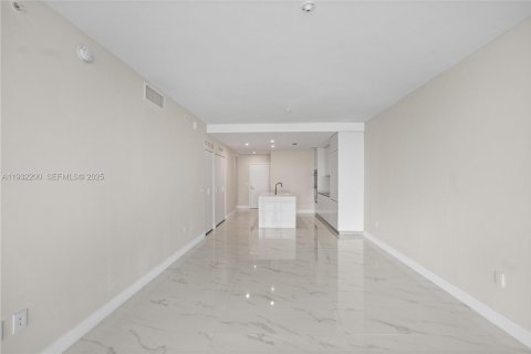 Apartamento en alquiler en Miami, Florida, 2 dormitorios, 141.49 m2 № 2076991 - foto 26