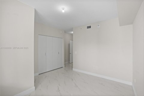 Apartamento en alquiler en Miami, Florida, 2 dormitorios, 141.49 m2 № 2076991 - foto 12