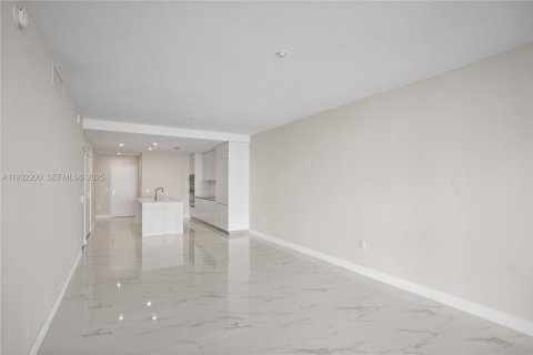 Apartamento en alquiler en Miami, Florida, 2 dormitorios, 141.49 m2 № 2076991 - foto 25