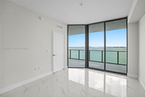 Apartamento en alquiler en Miami, Florida, 2 dormitorios, 141.49 m2 № 2076991 - foto 29