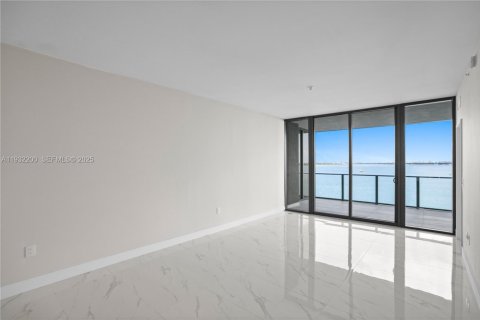 Apartamento en alquiler en Miami, Florida, 2 dormitorios, 141.49 m2 № 2076991 - foto 23