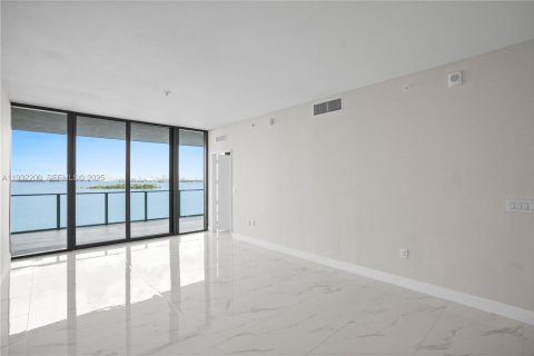 Apartamento en alquiler en Miami, Florida, 2 dormitorios, 141.49 m2 № 2076991 - foto 22