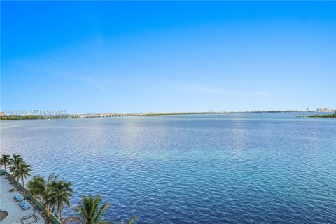 Apartamento en alquiler en Miami, Florida, 2 dormitorios, 141.49 m2 № 2076991 - foto 5