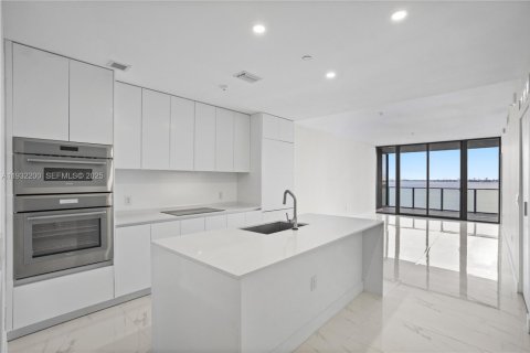 Apartamento en alquiler en Miami, Florida, 2 dormitorios, 141.49 m2 № 2076991 - foto 6