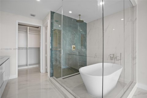 Apartamento en alquiler en Miami, Florida, 2 dormitorios, 141.49 m2 № 2076991 - foto 30
