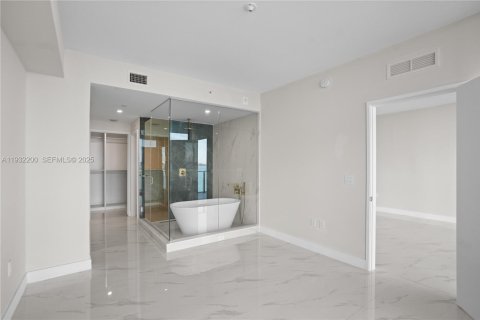 Apartamento en alquiler en Miami, Florida, 2 dormitorios, 141.49 m2 № 2076991 - foto 28
