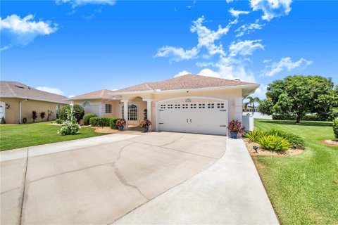 House in Winter Haven, Florida 4 bedrooms, 201.78 sq.m. № 1759928 - photo 4