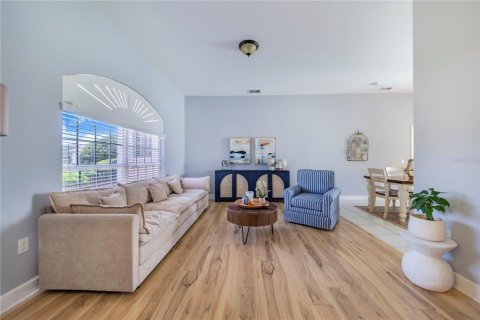 House in Winter Haven, Florida 4 bedrooms, 201.78 sq.m. № 1759928 - photo 8