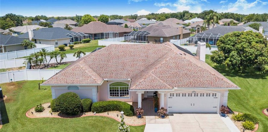 House in Winter Haven, Florida 4 bedrooms, 201.78 sq.m. № 1759928