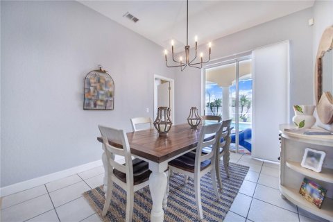 House in Winter Haven, Florida 4 bedrooms, 201.78 sq.m. № 1759928 - photo 11