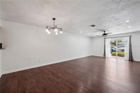 Condo in Winter Park, Florida, 2 bedrooms № 2112702 - photo 4