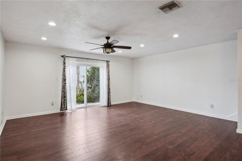 Condo in Winter Park, Florida, 2 bedrooms № 2112702 - photo 5