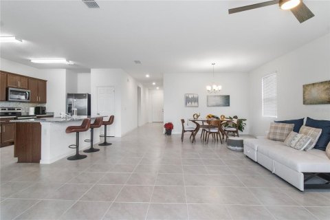 House in Davenport, Florida 4 bedrooms, 184.23 sq.m. № 1915833 - photo 7