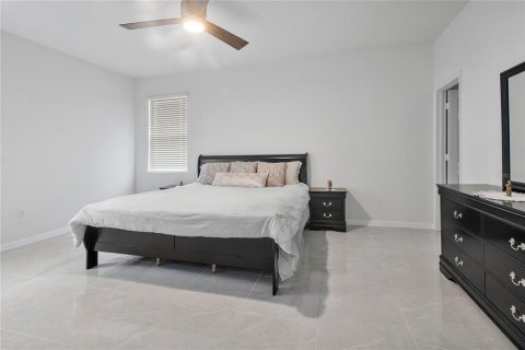 House in Davenport, Florida 4 bedrooms, 184.23 sq.m. № 1915833 - photo 10
