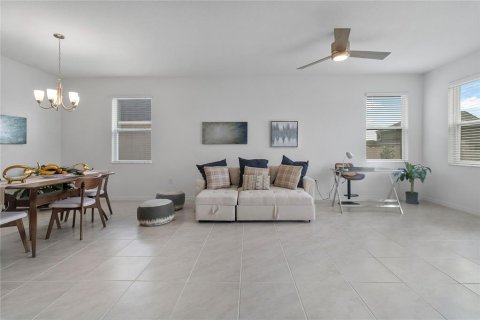 House in Davenport, Florida 4 bedrooms, 184.23 sq.m. № 1915833 - photo 15