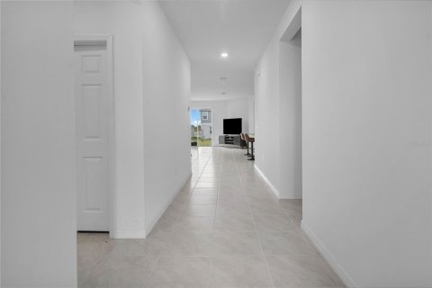 House in Davenport, Florida 4 bedrooms, 184.23 sq.m. № 1915833 - photo 3