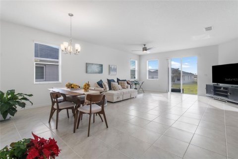 House in Davenport, Florida 4 bedrooms, 184.23 sq.m. № 1915833 - photo 16