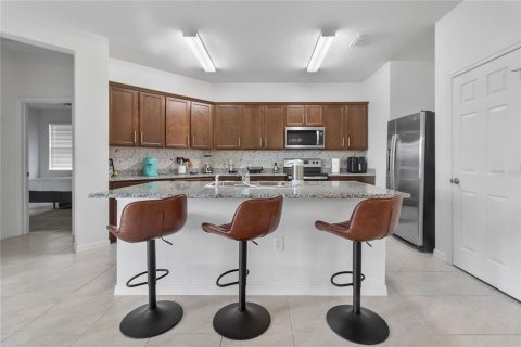 House in Davenport, Florida 4 bedrooms, 184.23 sq.m. № 1915833 - photo 5