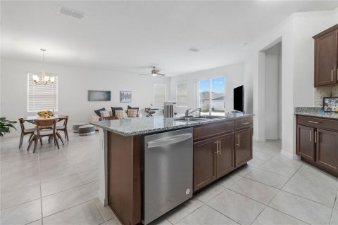 House in Davenport, Florida 4 bedrooms, 184.23 sq.m. № 1915833 - photo 8