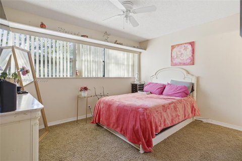 Купить таунхаус в Тамарак, Флорида 3 спальни, 121.79м2, № 2008902 - фото 16