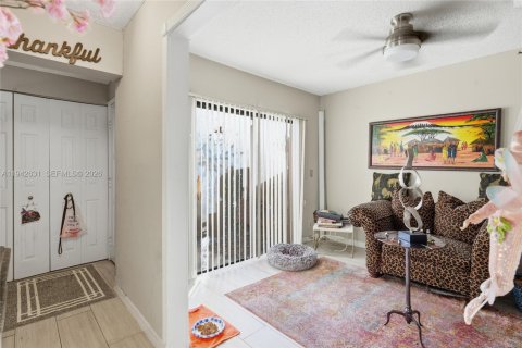 Купить таунхаус в Тамарак, Флорида 3 спальни, 121.79м2, № 2008902 - фото 6