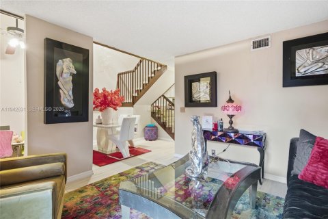 Купить таунхаус в Тамарак, Флорида 3 спальни, 121.79м2, № 2008902 - фото 10