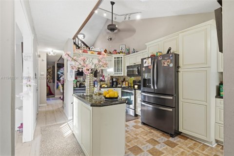 Купить таунхаус в Тамарак, Флорида 3 спальни, 121.79м2, № 2008902 - фото 2