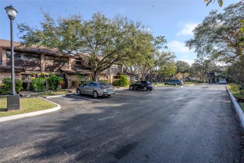 Купить таунхаус в Тамарак, Флорида 3 спальни, 121.79м2, № 2008902 - фото 25