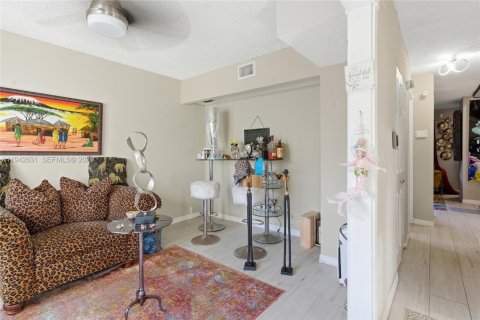 Купить таунхаус в Тамарак, Флорида 3 спальни, 121.79м2, № 2008902 - фото 7