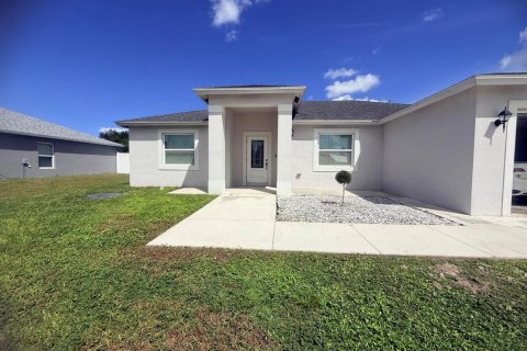 Villa ou maison à louer à Port St. Lucie, Floride: 3 chambres, 154.68 m2 № 2386957 - photo 2