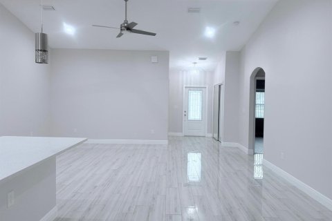 Villa ou maison à louer à Port St. Lucie, Floride: 3 chambres, 154.68 m2 № 2386957 - photo 6