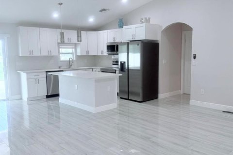 Villa ou maison à louer à Port St. Lucie, Floride: 3 chambres, 154.68 m2 № 2386957 - photo 10