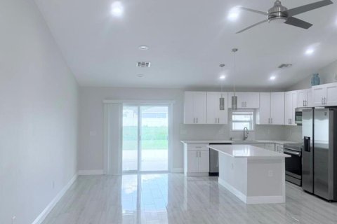Villa ou maison à louer à Port St. Lucie, Floride: 3 chambres, 154.68 m2 № 2386957 - photo 9