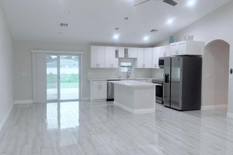 Villa ou maison à louer à Port St. Lucie, Floride: 3 chambres, 154.68 m2 № 2386957 - photo 4