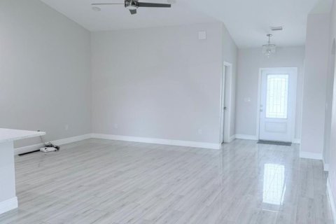 Villa ou maison à louer à Port St. Lucie, Floride: 3 chambres, 154.68 m2 № 2386957 - photo 12