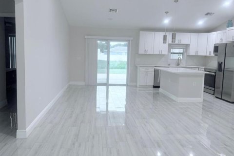 Villa ou maison à louer à Port St. Lucie, Floride: 3 chambres, 154.68 m2 № 2386957 - photo 5
