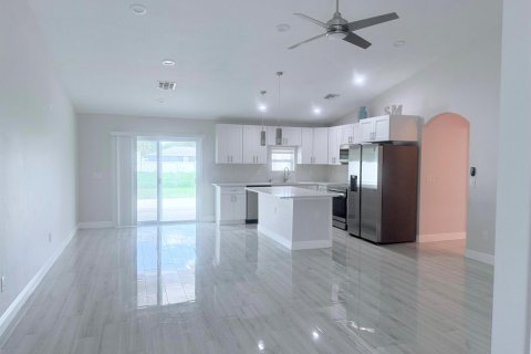 Villa ou maison à louer à Port St. Lucie, Floride: 3 chambres, 154.68 m2 № 2386957 - photo 17