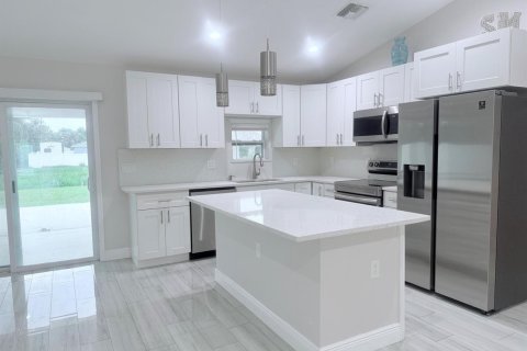 Villa ou maison à louer à Port St. Lucie, Floride: 3 chambres, 154.68 m2 № 2386957 - photo 8