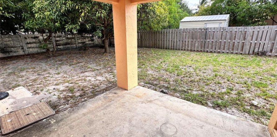 Villa ou maison à Miami Gardens, Floride 4 chambres, 158.58 m2 № 1224861