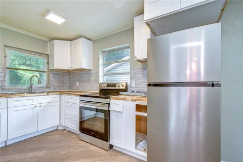 House in Zephyrhills, Florida 2 bedrooms, 62.62 sq.m. № 2258801 - photo 5