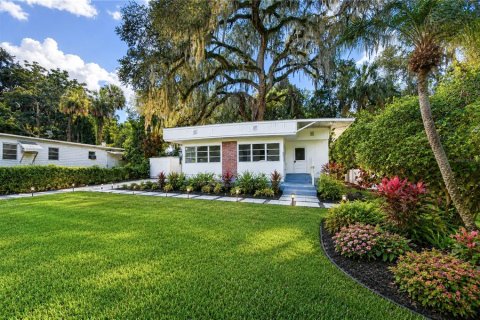 House in Zephyrhills, Florida 2 bedrooms, 62.62 sq.m. № 2258801 - photo 2
