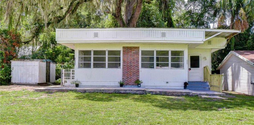 House in Zephyrhills, Florida 2 bedrooms, 62.62 sq.m. № 2258801