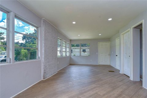 House in Zephyrhills, Florida 2 bedrooms, 62.62 sq.m. № 2258801 - photo 10