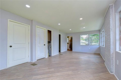House in Zephyrhills, Florida 2 bedrooms, 62.62 sq.m. № 2258801 - photo 14