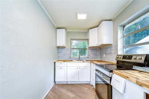 House in Zephyrhills, Florida 2 bedrooms, 62.62 sq.m. № 2258801 - photo 6