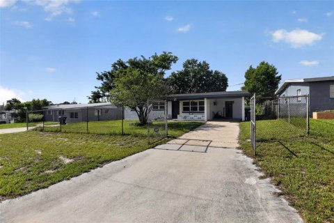 House in Orlando, Florida 3 bedrooms, 111.58 sq.m. № 2225646