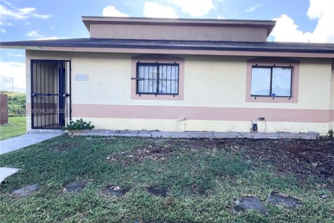 Touwnhouse à louer à Homestead, Floride: 3 chambres, 111.48 m2 № 1977140 - photo 1