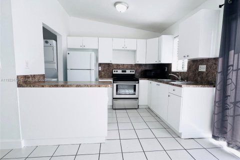 Touwnhouse à louer à Homestead, Floride: 3 chambres, 111.48 m2 № 1977140 - photo 3