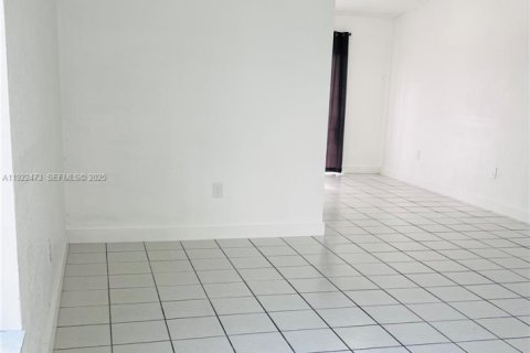 Touwnhouse à louer à Homestead, Floride: 3 chambres, 111.48 m2 № 1977140 - photo 15