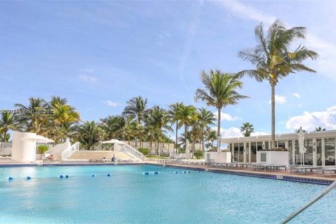 Condo in Bal Harbour, Florida, 2 bedrooms № 1985488 - photo 2